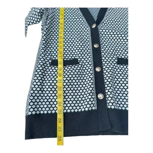 Women’s Sioni Black And White Cardigan Snap Button Closure No Size Tag Preowned - Picture 9 of 14